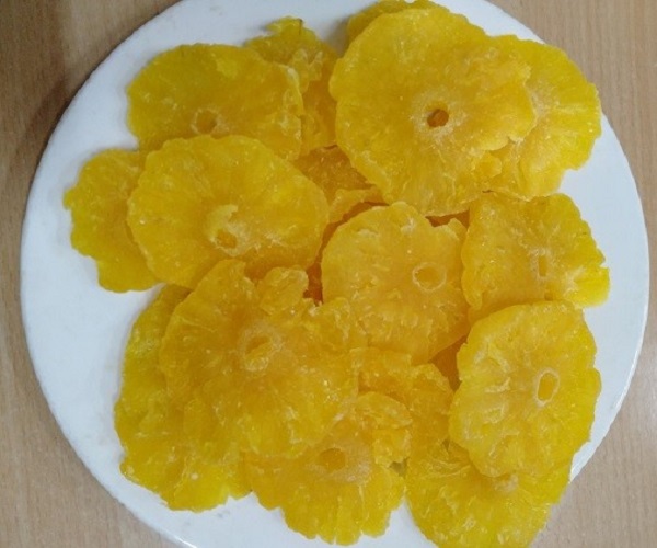 Soft dried pineapple